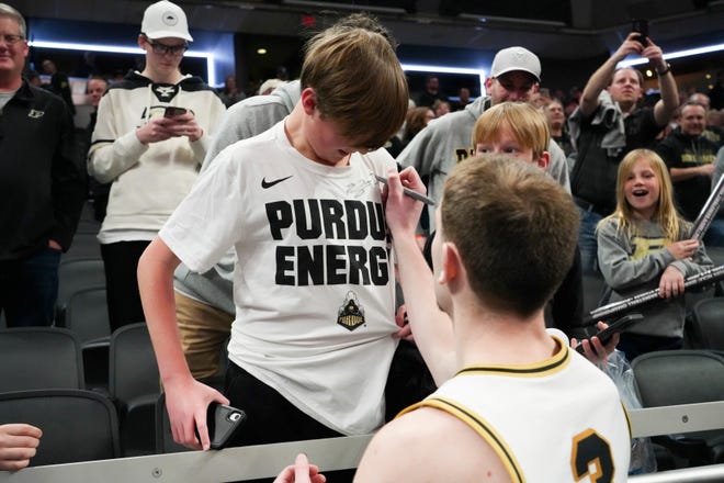 Purdue Boilermakers guard Braden Smith (3) signs a young fan’s shirt after the win against the Utah State Aggies on Sunday, March 24, 2024, during the second round of the NCAA Men’s Basketball Tournament at Gainbridge Fieldhouse in Indianapolis. The Purdue Boilermakers defeated the Utah State Aggies 106-67.