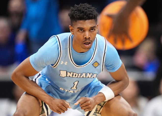 Indiana State point guard Julian Larry, who attended high school in the Dallas suburb of Frisco, will transfer to Texas after four seasons at Indiana State. He helped lead his team to the NIT championship game.
