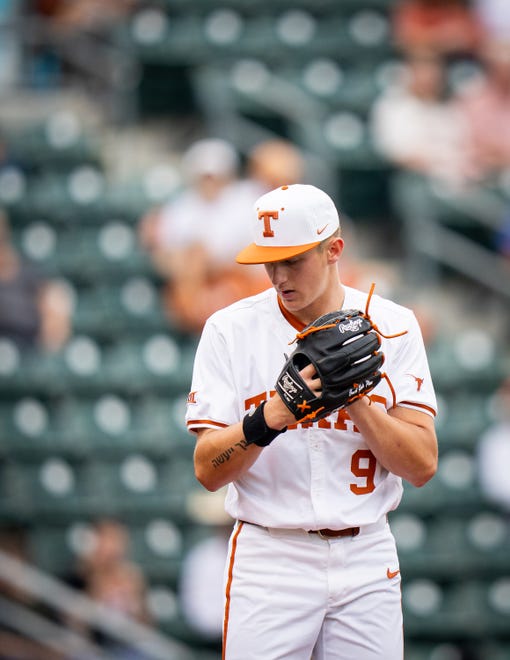 Texas Longhorns infielder Jared Thomas (9) pitches in the first inning of the LonghornsÕ game against the UTRGV Vaqueros at UFCU Disch-Falk Field, Tuesday, April 16, 2024.