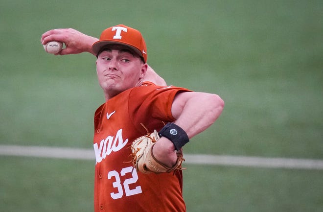 Texas Longhorns pitcher Charlie Hurley (32) pitches in the second inning of the Longhorns' game against the UT Arlington Mavericks at UFCU Disch-Falk Field, Tuesday, April 23, 2024.