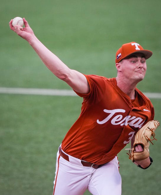 Texas Longhorns pitcher Charlie Hurley (32) pitches in the second inning of the Longhorns' game against the UT Arlington Mavericks at UFCU Disch-Falk Field, Tuesday, April 23, 2024.